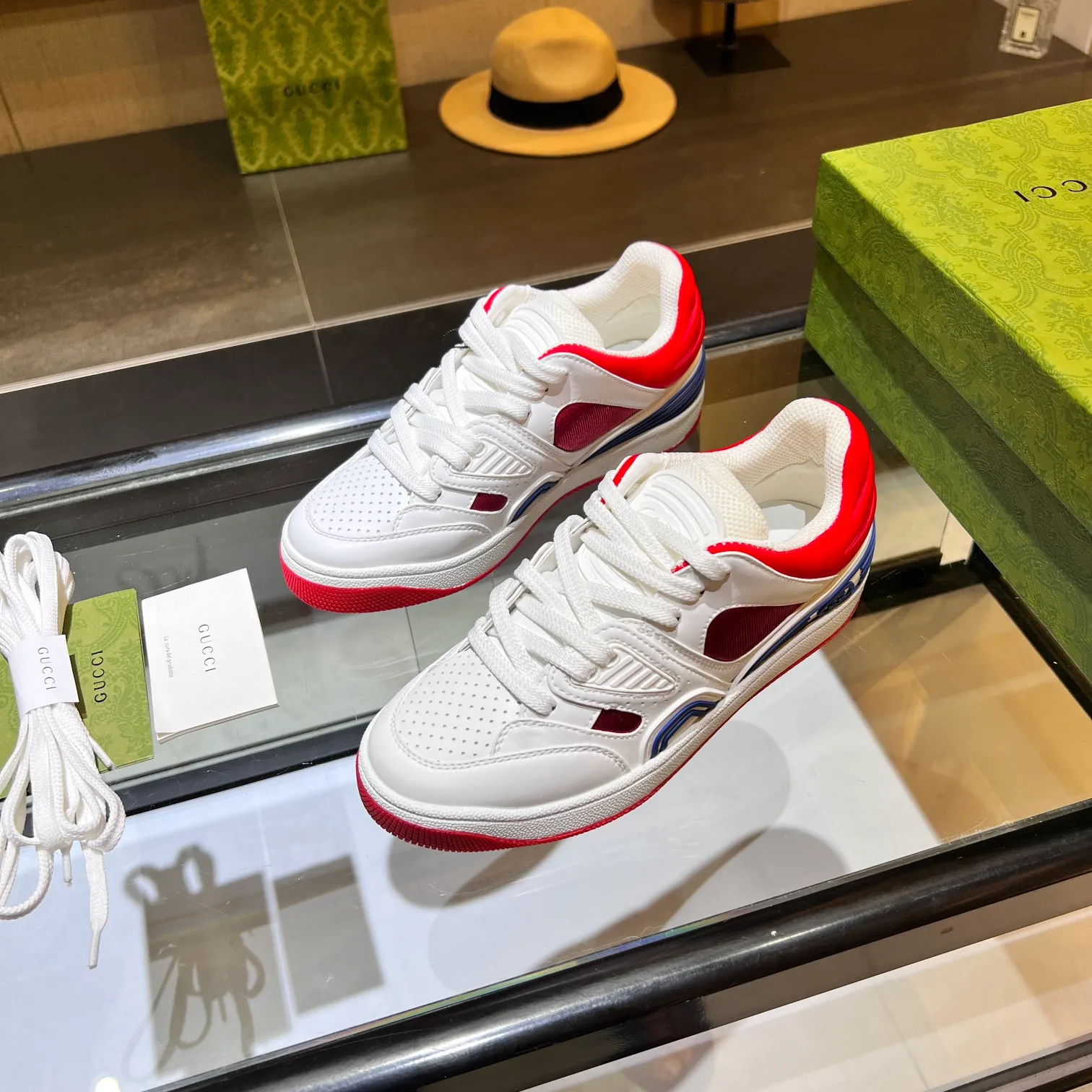 👟👟Ex-factory price 600👟👟 Men's size +10 high version, the top version of 2022 Gucci low-top sneakers! The new colors are reproduced one to one. New style for early spring, creating a perfect style💣💣💣street style🔥🔥🔥cool and trendy C-level fashionable outfit with a retro and futuristic feel🌹🌹🌹classic boot shape + British color-blocking design, super eye-catching. Various leather splicing, original reverse mold last type, imported high-end knitting needles showing exquisite texture! Open mold to customize high-density TPU outsole. 15 colors come out first. Size: Female 35-41 Male 39-46